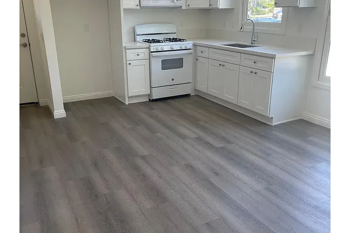 $1000 : Hot 1bd 1bt at Riverside image 6