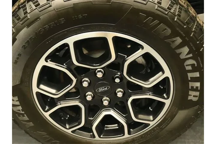 $37844 : Ford F-150 2023 4x4 XLT 4dr image 9