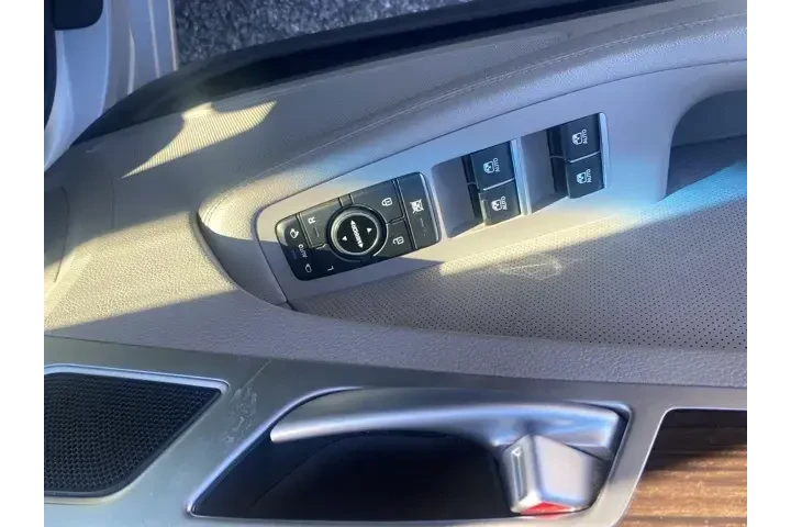 $11611 : Hyundai Genesis 2016 3.8L 4d image 10