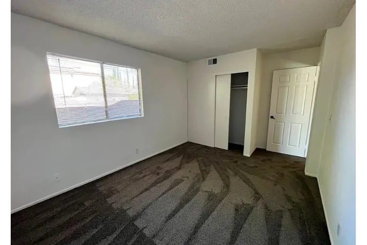 $2550 : 3 bedroom house in Koreatown image 8