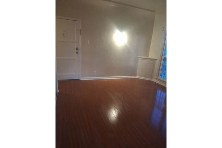 $1650 : 1 bedroom, 1st floor, large un image 4