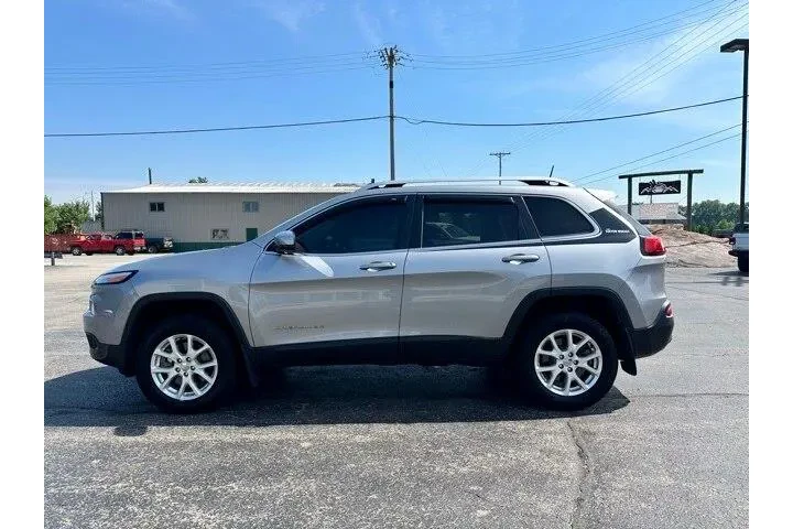 Jeep Cherokee 2017 4x4 Latit image 6