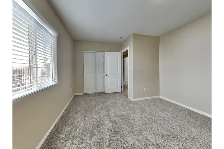 $1850 : Affordable Apartment For Rent image 5
