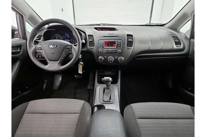 $10998 : Kia Forte5 2016 LX 4dr Hatch image 9