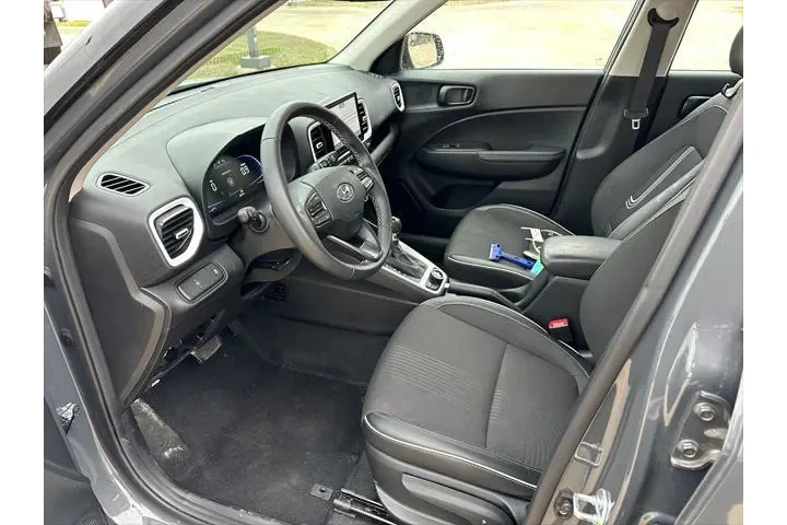 $19995 : Hyundai VENUE 2025 Limited 4 image 10