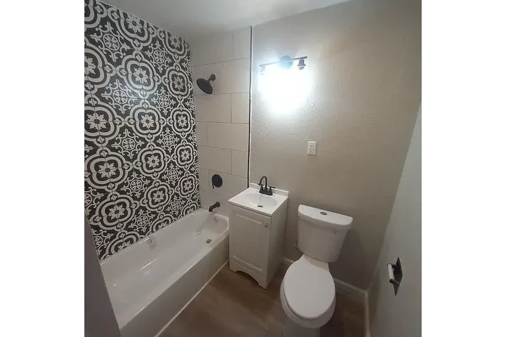 $1695 : 2bed. 1bath image 8