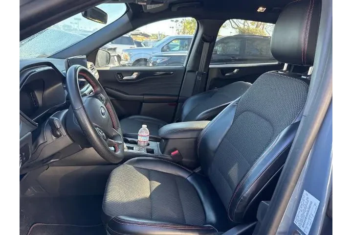 $22054 : Ford Escape 2023 ST-Line 4dr image 9