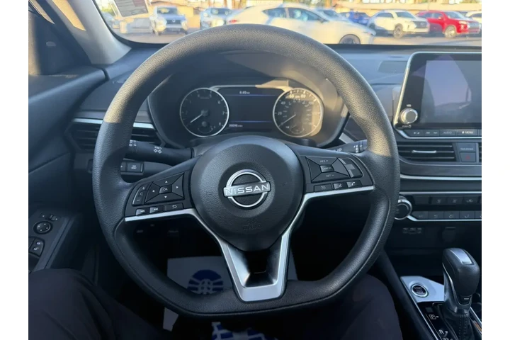 $19625 : Nissan Altima 2024 2.5 SV 4d image 5