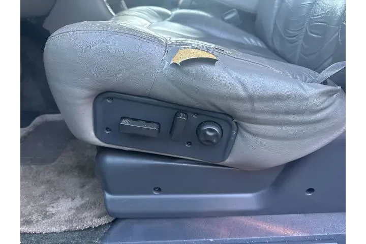 $5500 : Chevrolet Suburban 2000 1500 image 9