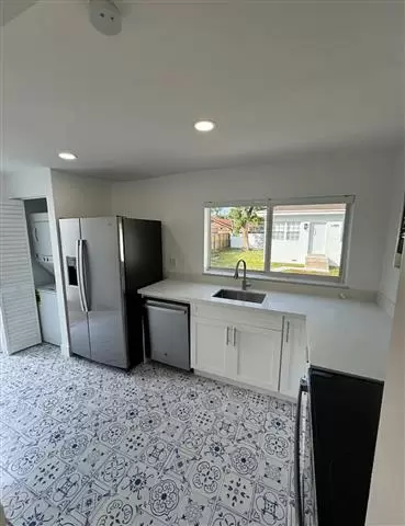 $2100 : Beautiful 2bed house in Miami image 8