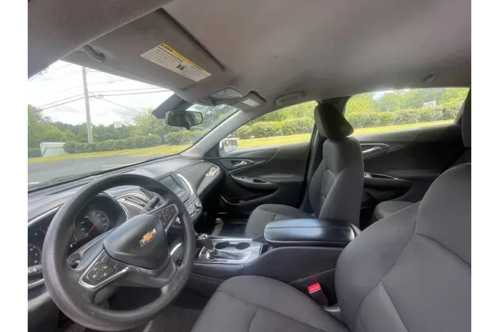 $14000 : 2017 Malibu LT image 8