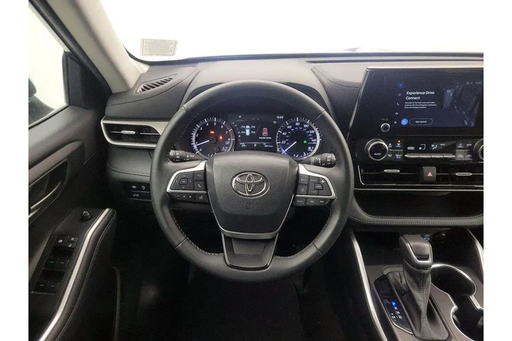 $28998 : Toyota Highlander 2023 AWD L image 10