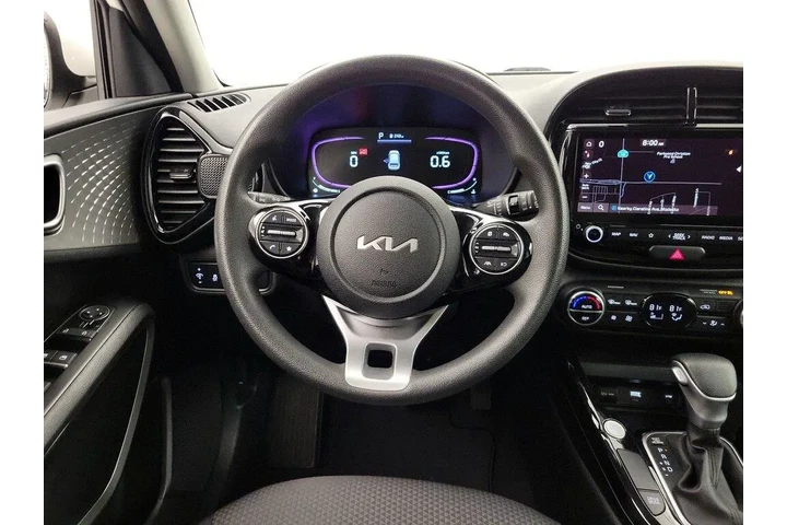 $16998 : Kia Soul 2023 S 4dr Crossove image 10