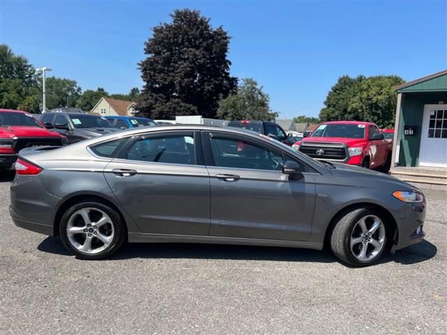 $7990 : 2014 Fusion image 2