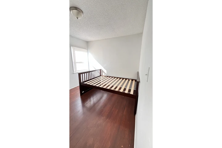 $900 : Rento cuarto  entre la Downey/ image 1