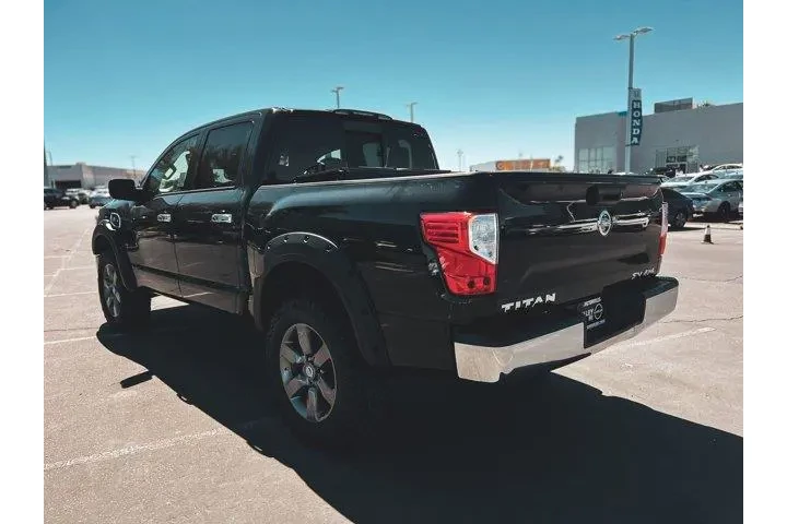 $21777 : Nissan Titan 2017 4x4 SV 4dr image 5