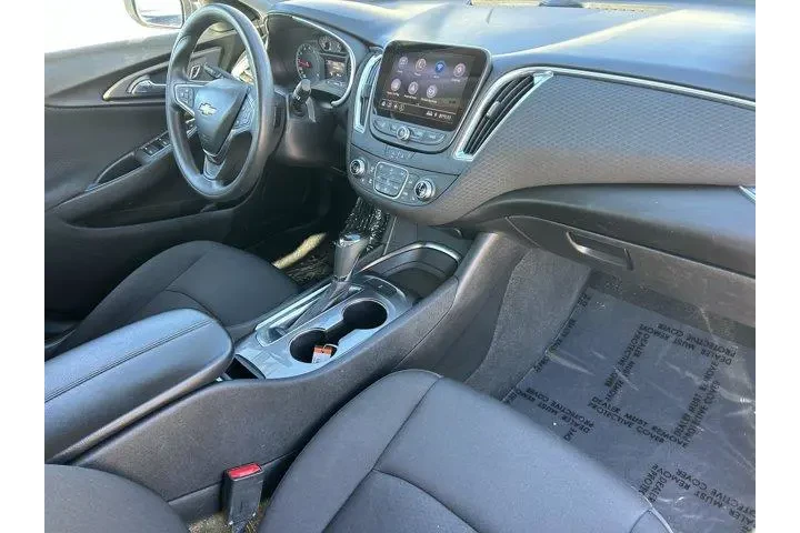 $12742 : Chevrolet Malibu 2020 LT 4dr image 8