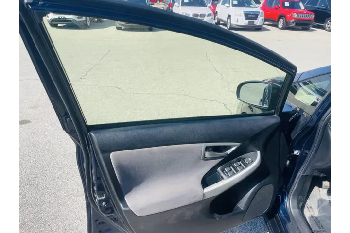 $7999 : 2012 Prius Three image 10