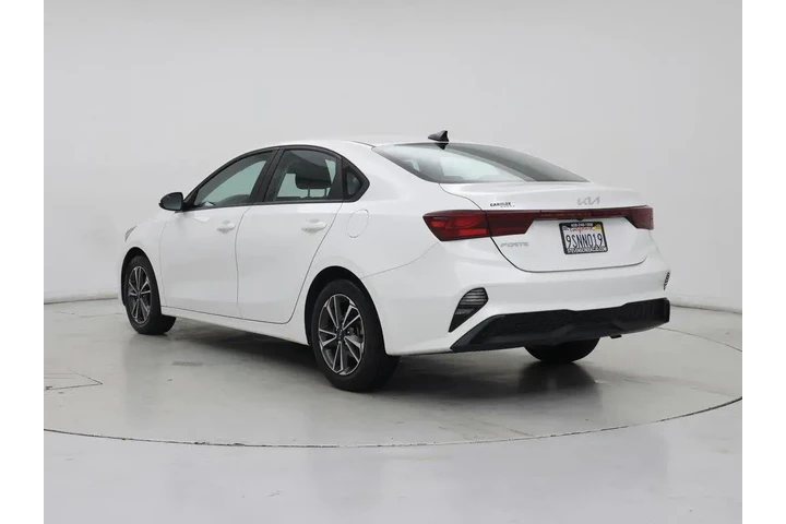 $18998 : Kia Forte 2024 LXS 4dr Sedan image 2