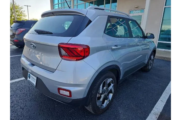 $18457 : Hyundai VENUE 2023 SEL 4dr C image 7