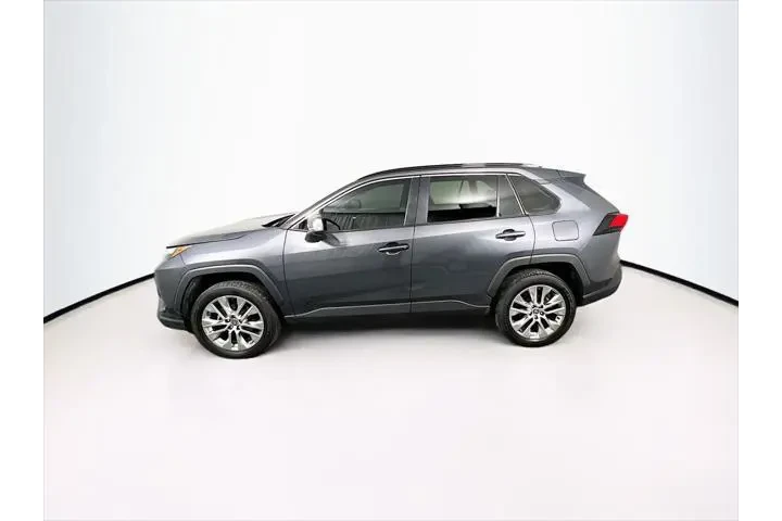 $31705 : Toyota RAV4 2023 AWD XLE Pre image 4
