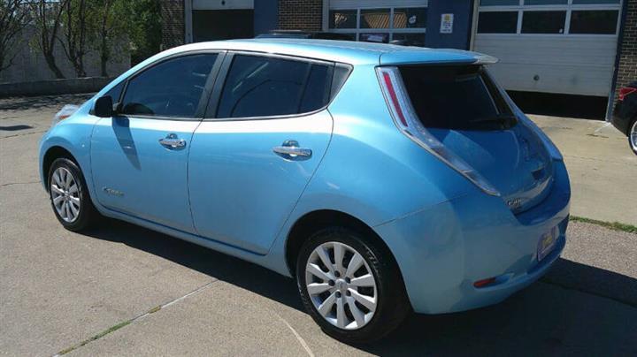 $8999 : 2015 LEAF S image 9