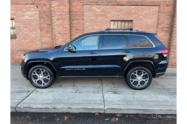 $24000 : 2018 Grand Cherokee Sterling image 3