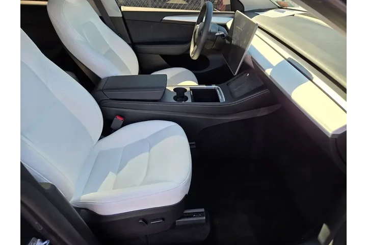 $31553 : Tesla Model Y 2023 AWD Long image 4