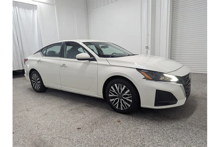 $21499 : Nissan Altima 2023 2.5 SV 4d image 1