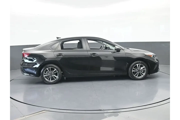$15298 : Kia Forte 2024 LXS 4dr Sedan image 7