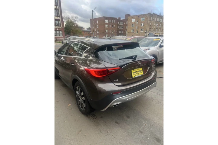 $14999 : 2017 INFINITI QX30 image 3