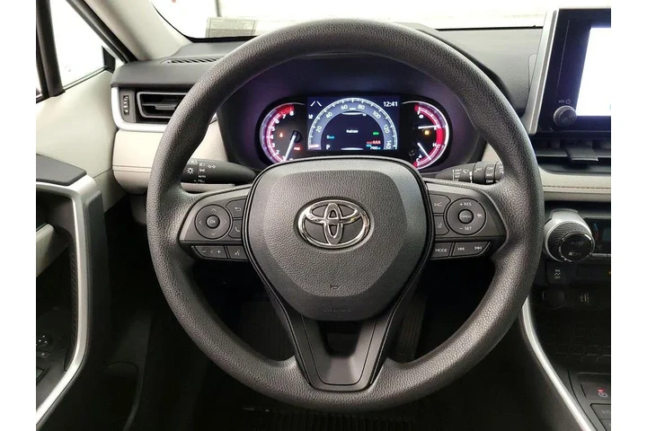 $33998 : Toyota RAV4 2023 AWD XLE 4dr image 10