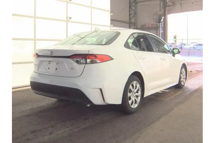 $18993 : Toyota Corolla 2024 LE 4dr S image 3