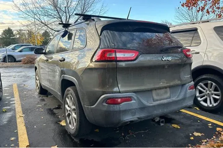 Jeep Cherokee 2015 Sport 4dr image 2