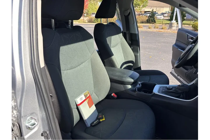$32498 : Gold Certified2024 RAV4 Hybri image 5