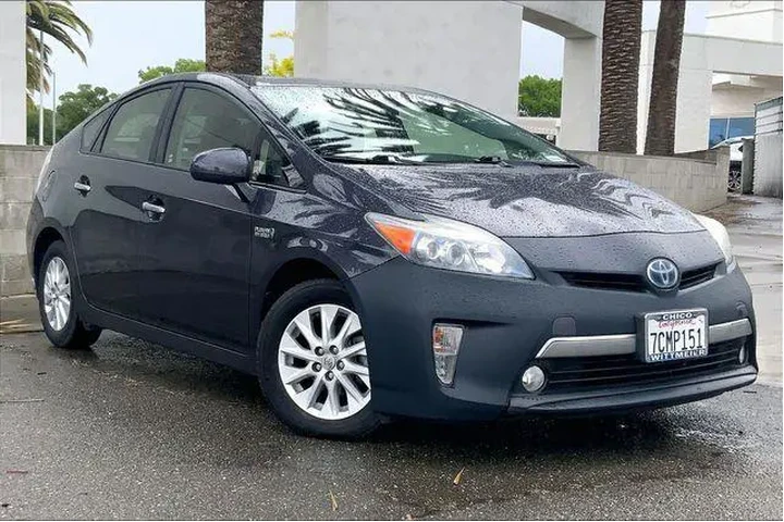 $12985 : Toyota Prius Plug-in Hybrid image 2