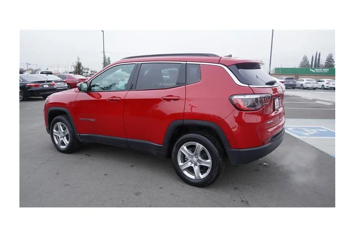 $17800 : 2024 Compass Latitude image 7