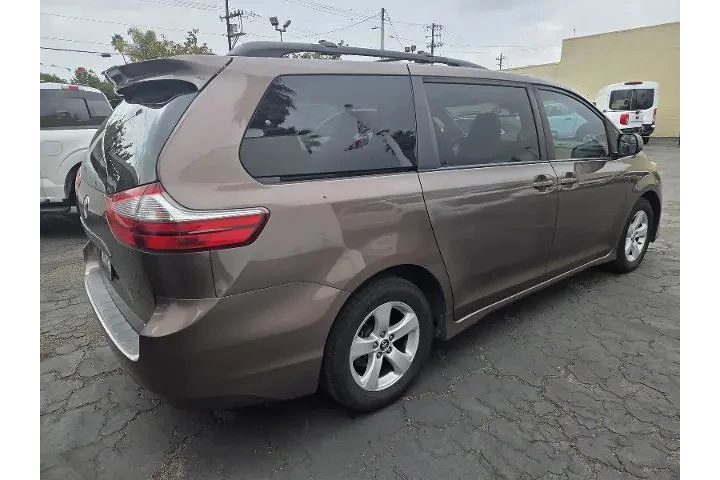 $21995 : Toyota Sienna 2020 LE 7-Pass image 9