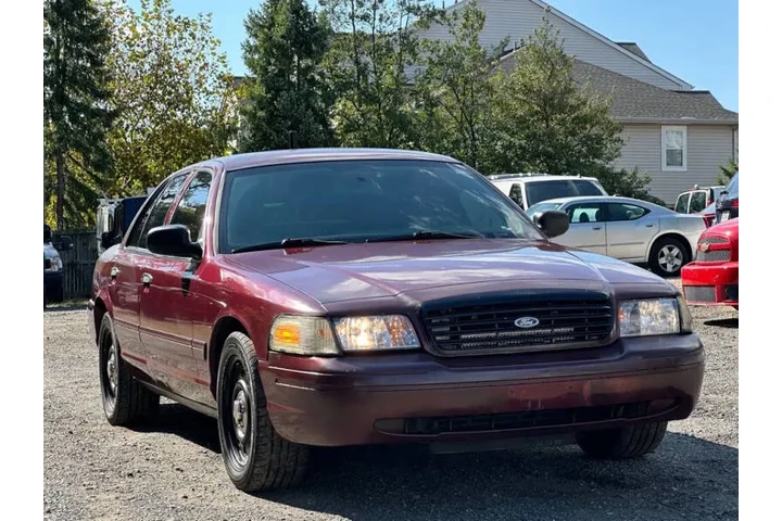 $3500 : 2008 Crown Victoria image 1