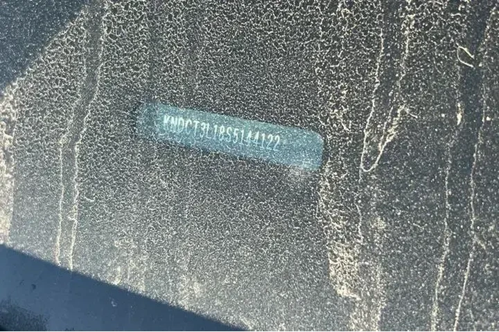 $30990 : Kia Niro EV 2025 Wave 4dr Cr image 3