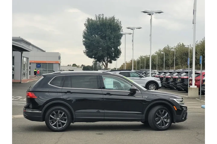 $21500 : Volkswagen Tiguan 2022 SE 4d image 3
