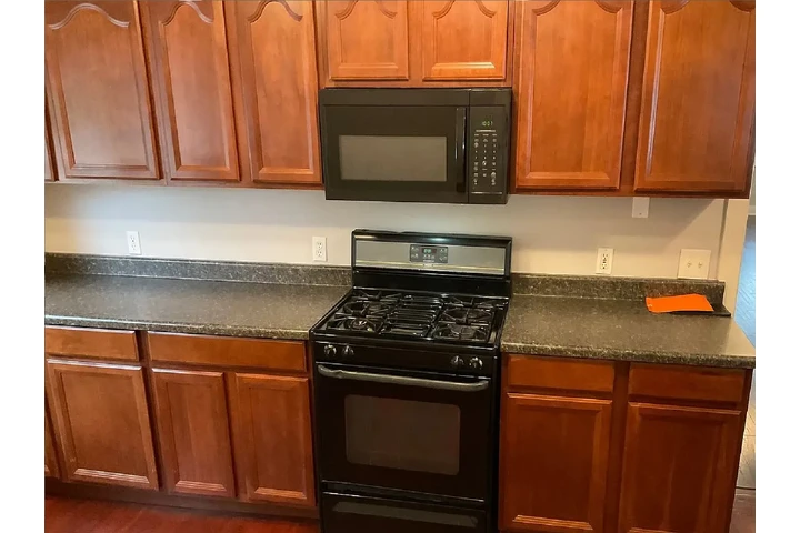 $1050 : stainless washer & dryer home image 3