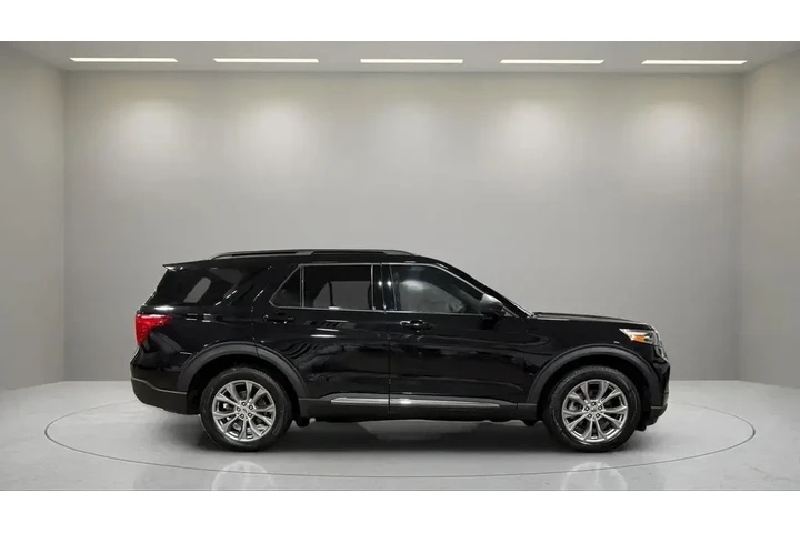 $29995 : Ford Explorer 2022 AWD XLT 4 image 2