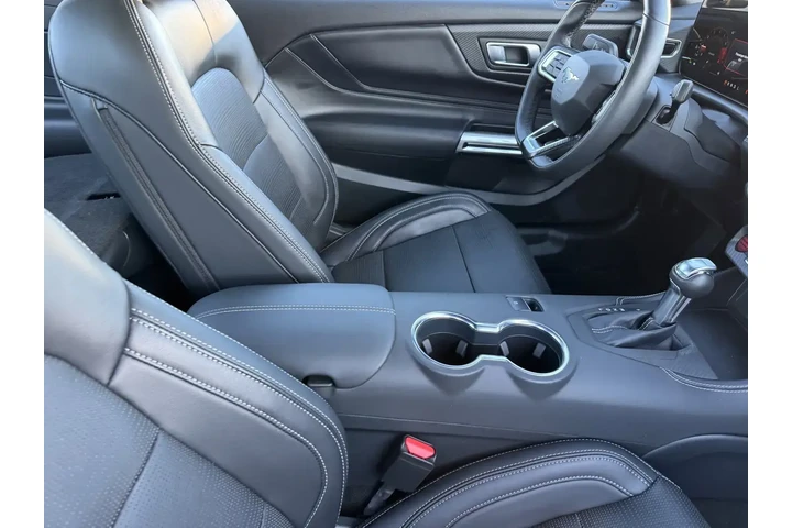 $35665 : Ford Mustang 2025 EcoBoost 2 image 6