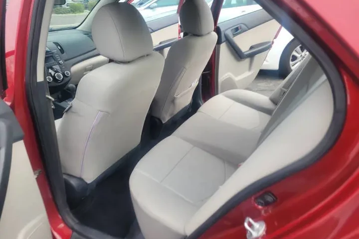 $6500 : 2010 Forte EX image 8