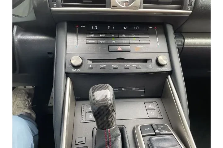$21995 : Lexus IS 300 2018 AWD 4dr Se image 10
