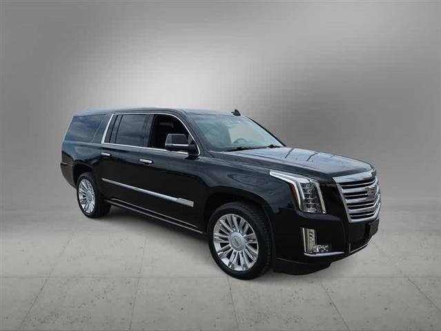 $31290 : Pre-Owned 2016 Cadillac Escal image 2