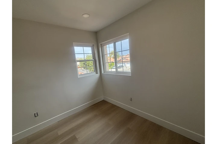 $750 : Cuarto en renta image 3