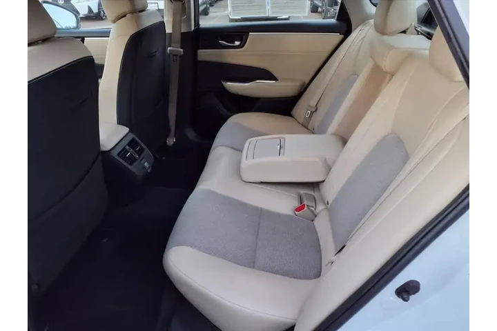 $13615 : Honda Clarity Plug-In Hybrid image 9