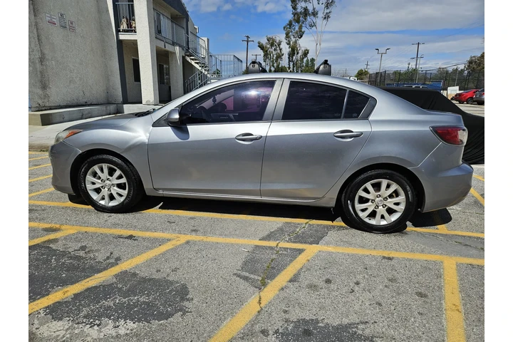 $3000 : Vendo  Mazda 3 image 4
